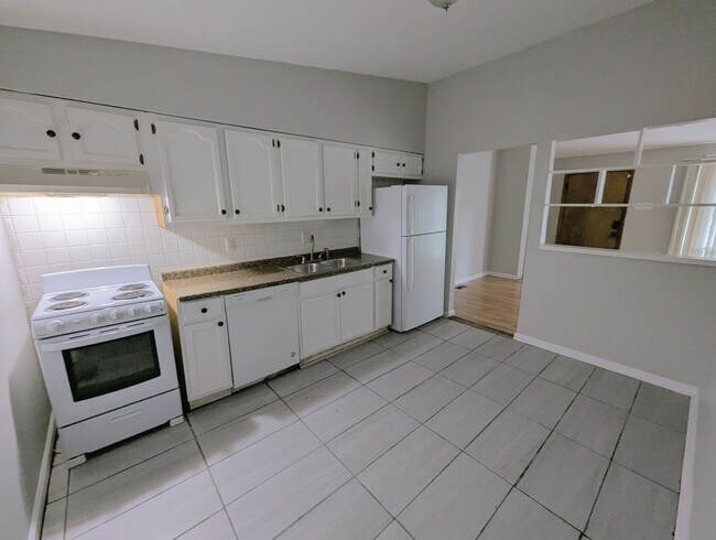 Building Photo - Spanish Lake Stunner