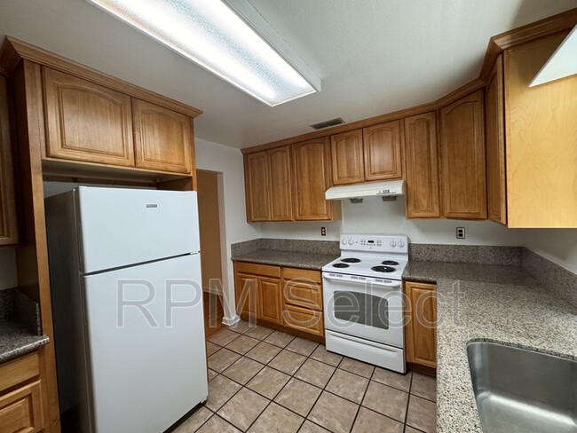 Building Photo - 8364 Bloomington Dr