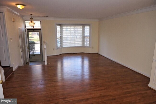Building Photo - 332 Lynn Manor Dr