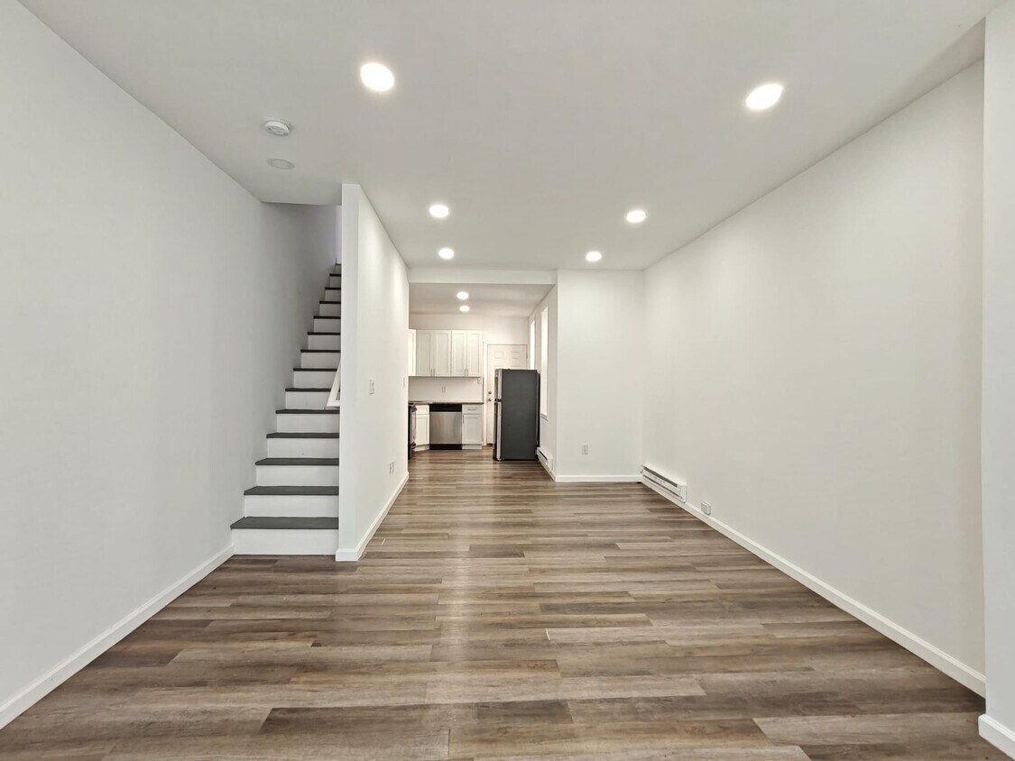 2424 N Bancroft- - 2424 N Bancroft-
