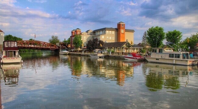 Foto del edificio - 18 Deland Park a