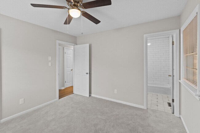 Foto del edificio - Cozy 3 Bedroom w/ 2 Bathrooms