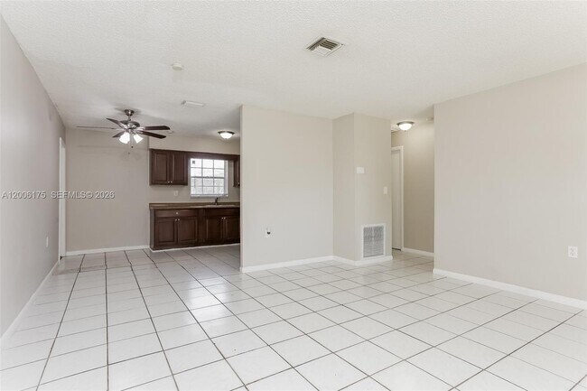 Building Photo - 6025 SW 37th St