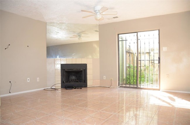 Building Photo - 12667 Windsor Village Dr