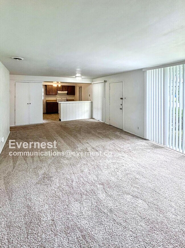 Foto del edificio - 8313 Woodhurst Dr