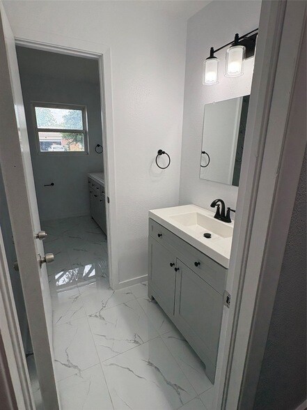 Foto del edificio - 302 Van Rowe Ave