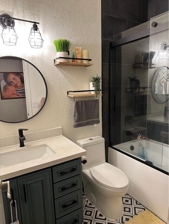Building Photo - 4043 W Desert Hollow Dr
