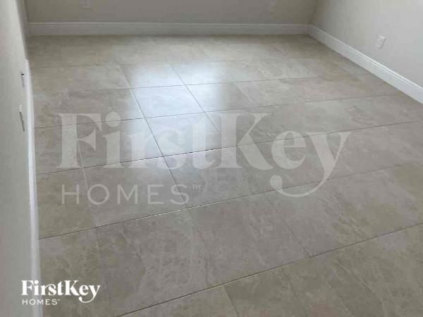 Foto del edificio - 921 NW 15th Pl