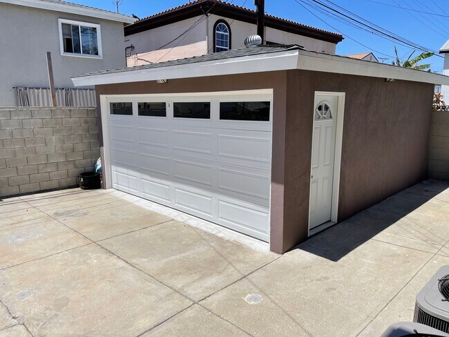 Building Photo - 6050 Dauphin Ave