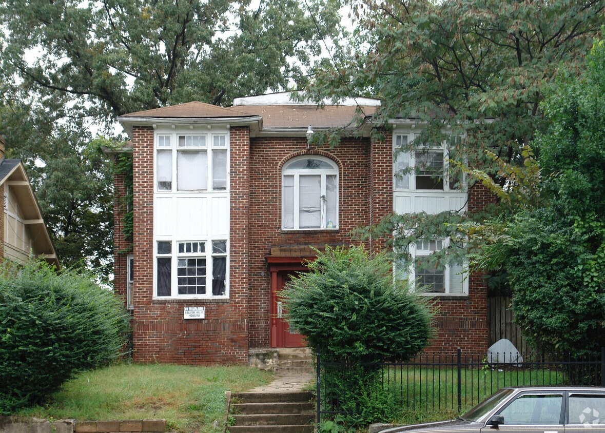 Building Photo - 559 NE Parkway Dr