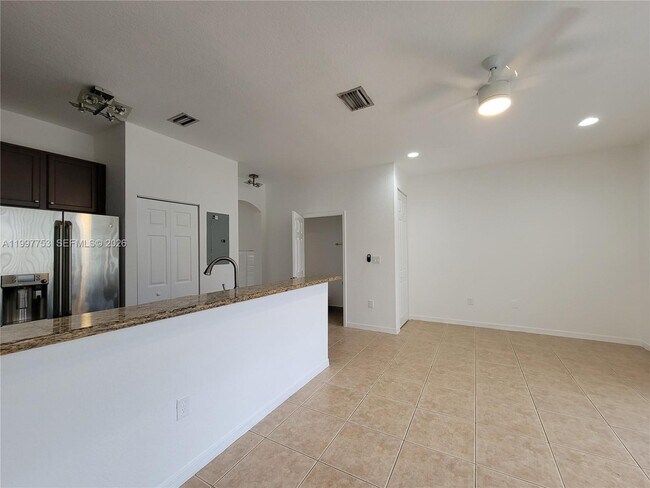 Foto del edificio - 8938 SW 19th St