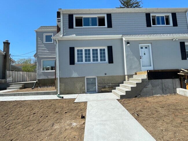 Building Photo - 361 Garden City Rd
