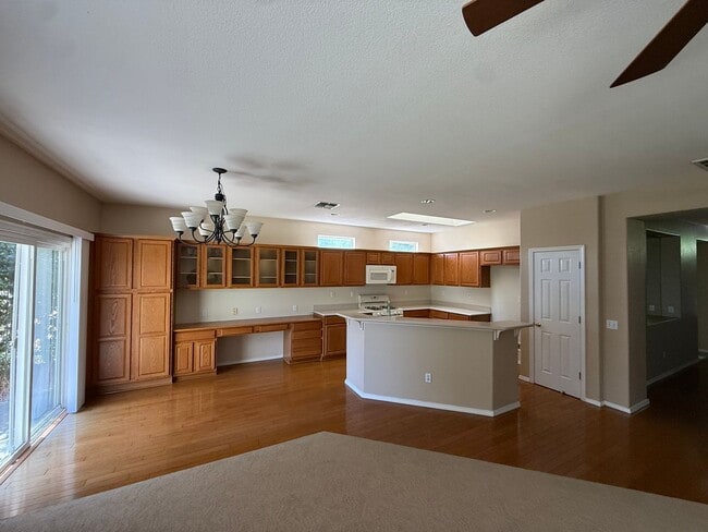 Building Photo - 9258 Crystal Falls Way