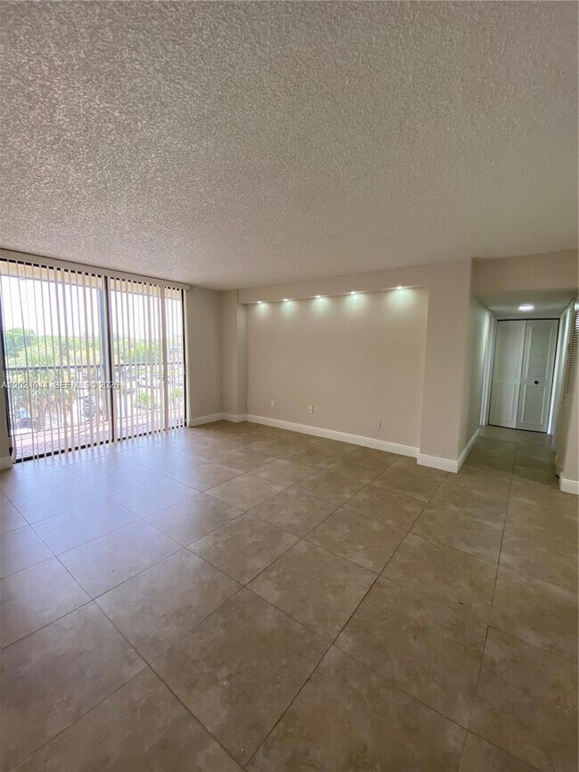 Foto del edificio - 8635 NW 8th St