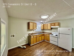 Building Photo - 305 Chambers St