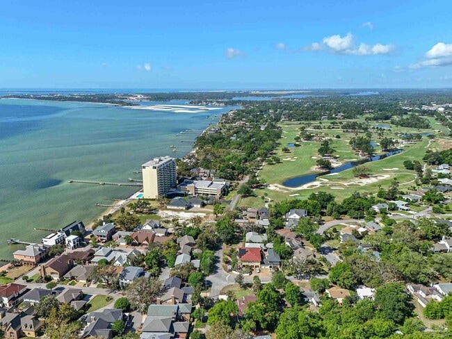 Building Photo - 825 Bayshore Dr