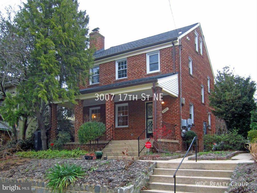 Primary Photo - SPACIOUS DETACHED BRICK HOME W/ GARAGE IN ...