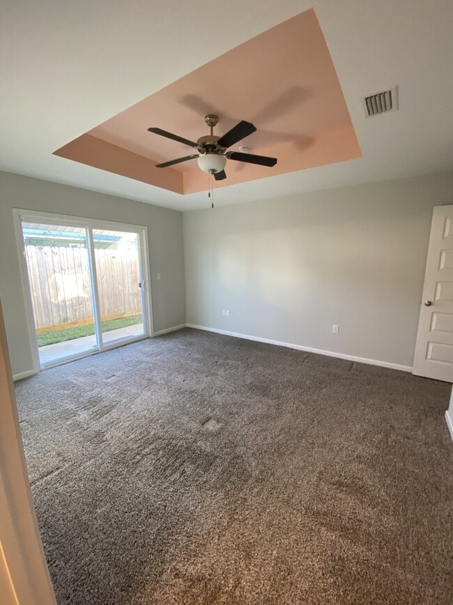 Foto del edificio - 401 Raven Ln