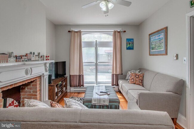 Building Photo - 21 E All Saints St