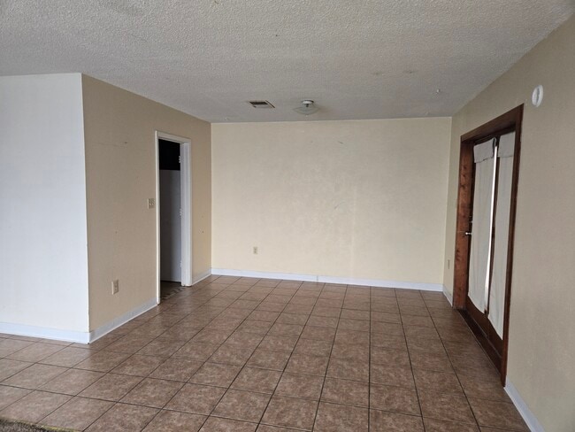 Comida - 101 E Florida St