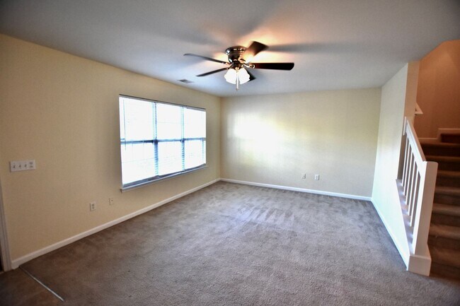 Foto del edificio - 3 bedroom 2.5 bath townhome