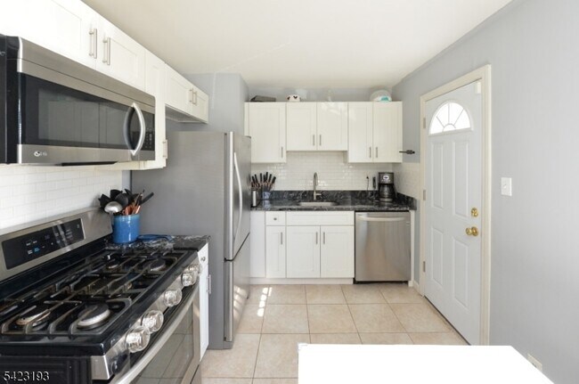 Foto del edificio - 483 Mt Prospect Ave