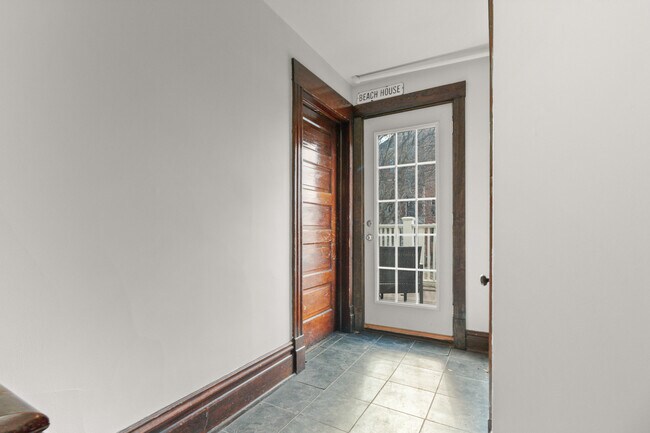 Foto del edificio - 1121 Leonard Pl