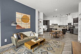 Building Photo - 555 N College Ave