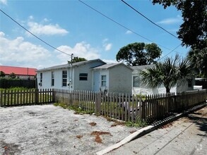 Building Photo - 1927 Windsor Ave