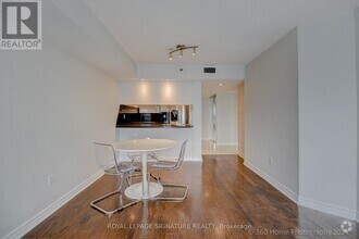 Building Photo - 38-1638 Elm St