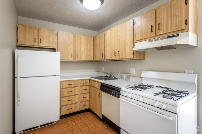 3BR, 2BA - 1070SF - Summit Ridge Apartments