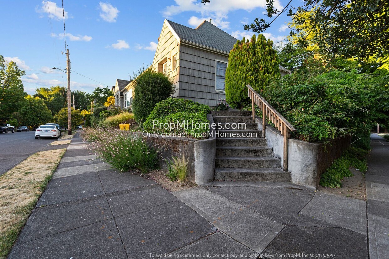 Primary Photo - Charming One Bedroom Duplex in SE!