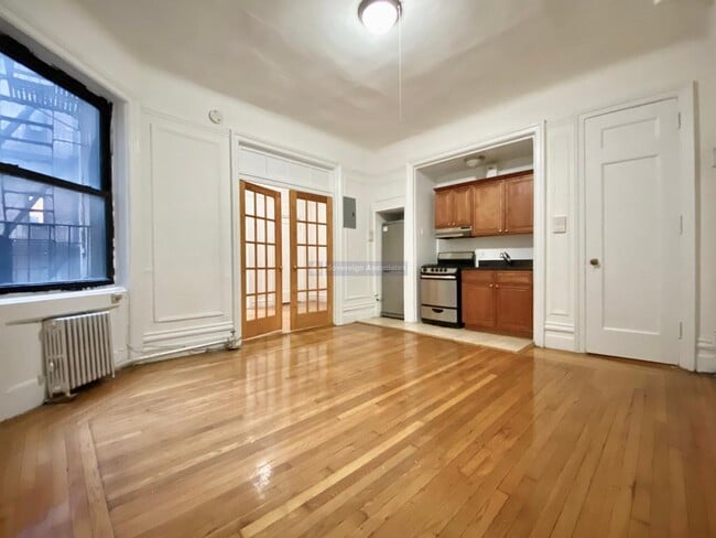 Building Photo - 45 Tiemann Pl