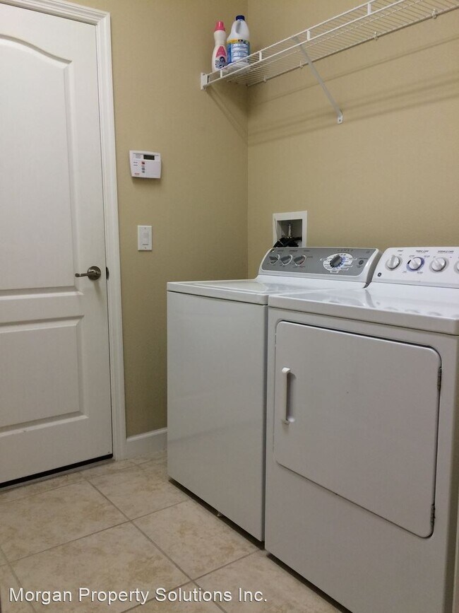 Foto del edificio - 5 br, 3 bath House - 14131 Queenside Street