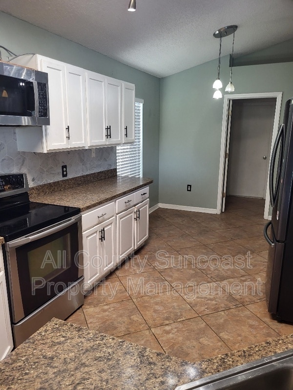 Building Photo - 12943 Lake Vista Dr