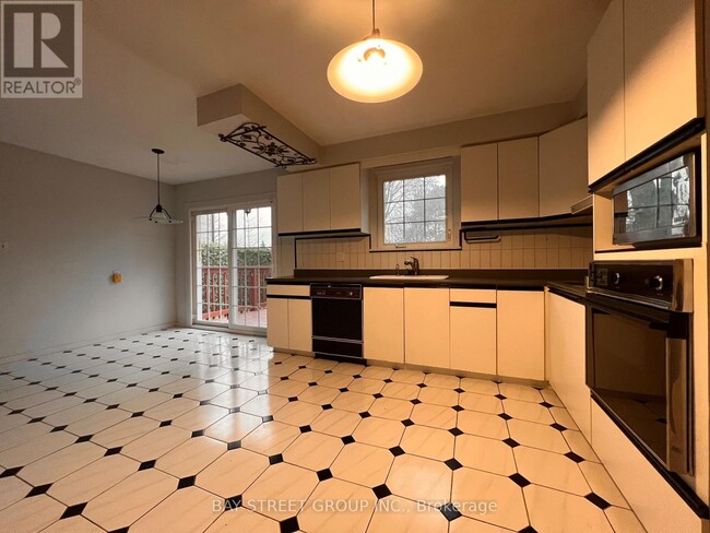 Building Photo - 93 Lord Seaton Rd