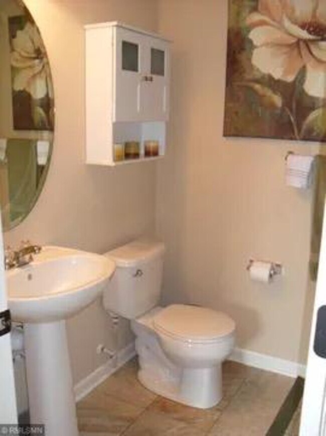 Foto del edificio - 8295 Norwood Ln N