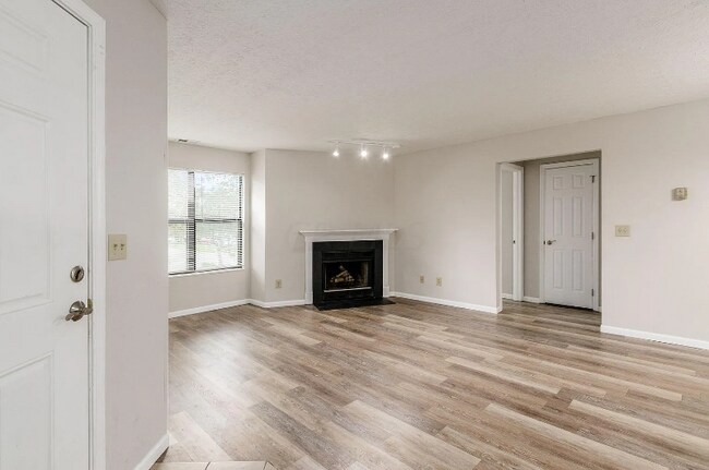 Foto del edificio - 5340 Darlington Rd