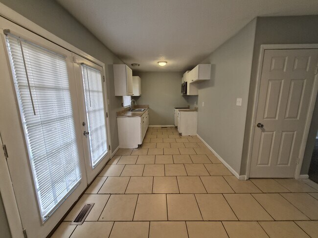 Building Photo - 3526 Luewan Ct