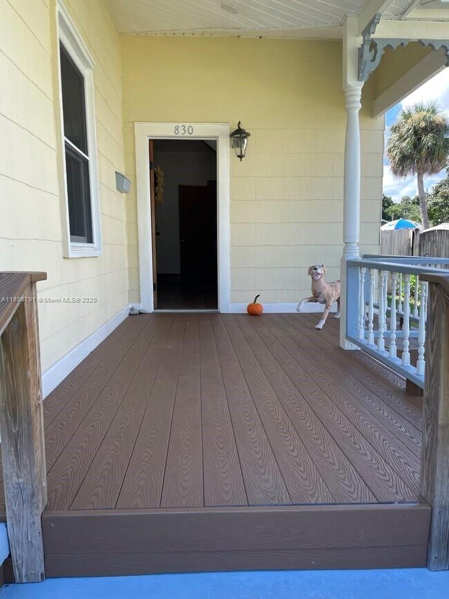 Foto del edificio - 830 S Beach St