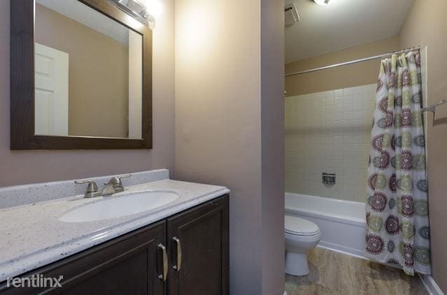 Building Photo - Studio, 1 bath Condo - 4724 S Vincennes Ave