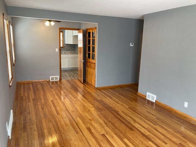 Foto del edificio - 6099 Ridge Rd