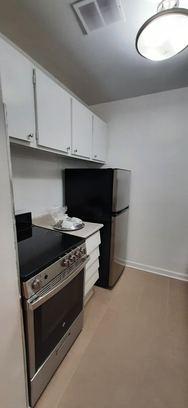 Photo du bâtiment - 240 Cosburn Ave