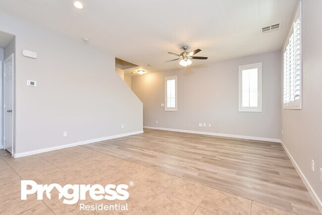 Foto del edificio - 10521 W Gilmore Ave
