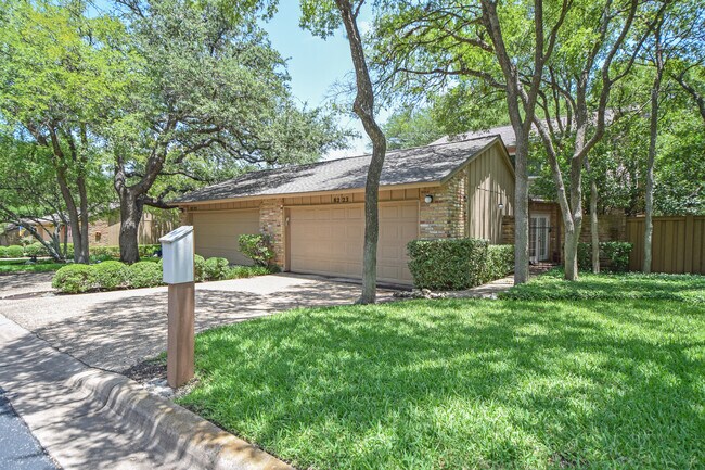 Building Photo - 3 Bedroom Townhouse - Northwest Hills