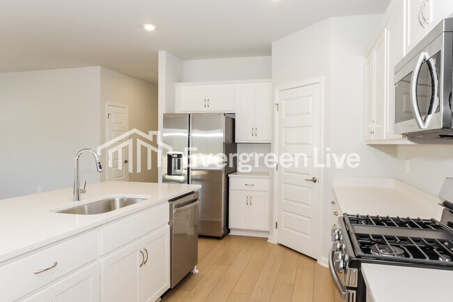 Foto del edificio - 14717 Mountain Strm Dr