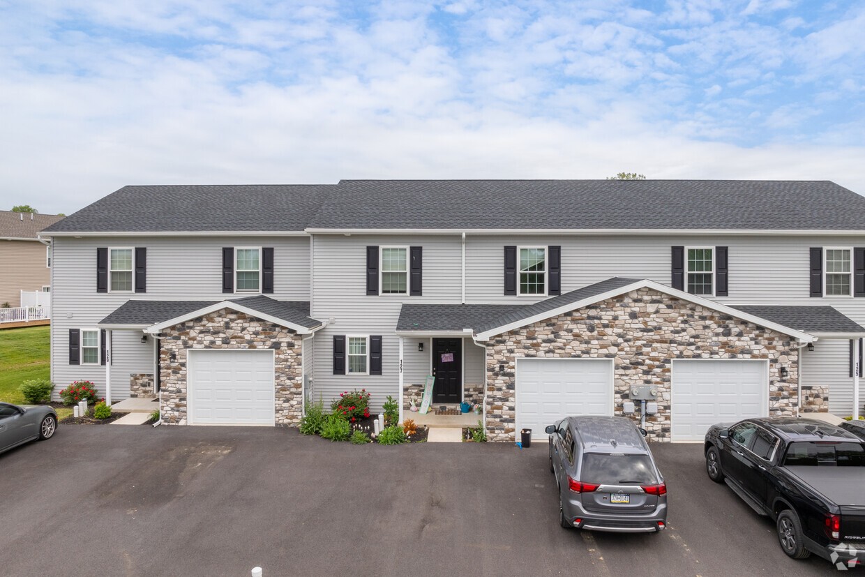 Building Photo - Town's Edge Townhomes