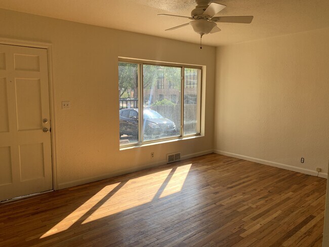 Foto del edificio - 1207 E Bradley St