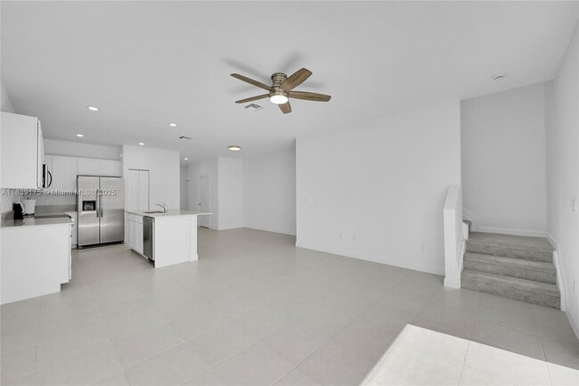 Building Photo - 4548 Hollister Ave