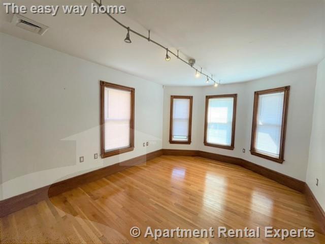 Building Photo - 15 Conwell St